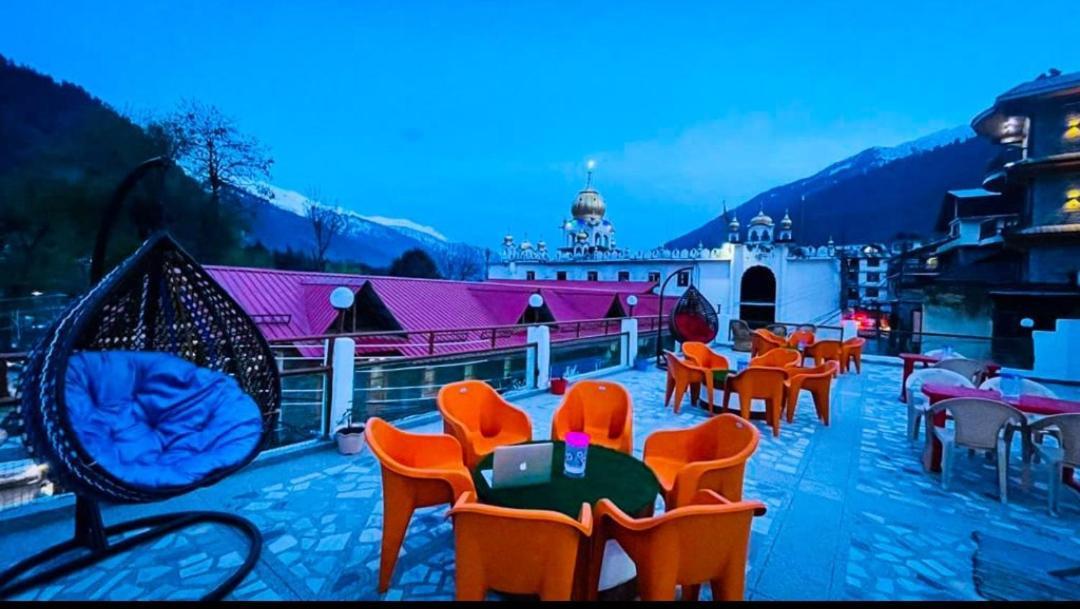 Hotel Hilltop At Mall Road Manali With Open Terrace Exterior foto